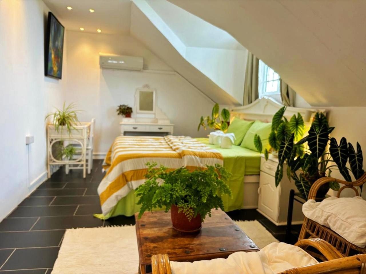 Chambre Comte De Saint-Exupery カップ・マルールー 部屋 写真